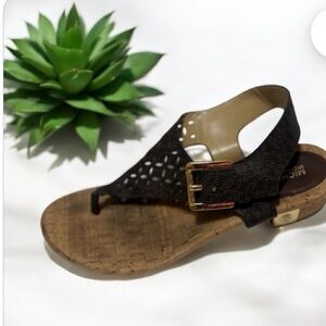 AMPUTEE ONE SHOE ONLY Michael Kors Logo Monogram Sandals Sz 8 LEFT SHOE ONLY